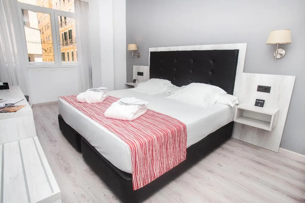 QUADRUPLE STANDARD Room, Soho Bahía Málaga, Costa Del Sol