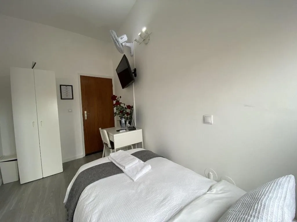 SINGLE STANDARD Room, Residencial Triunfo, Porto