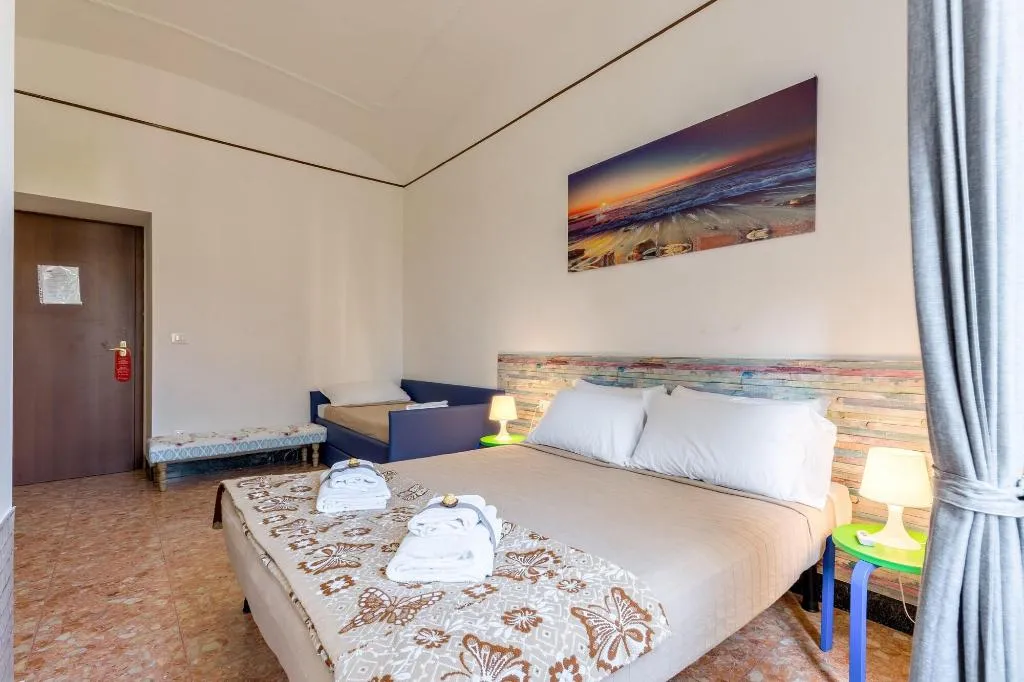 Room, Do Domus, Naples