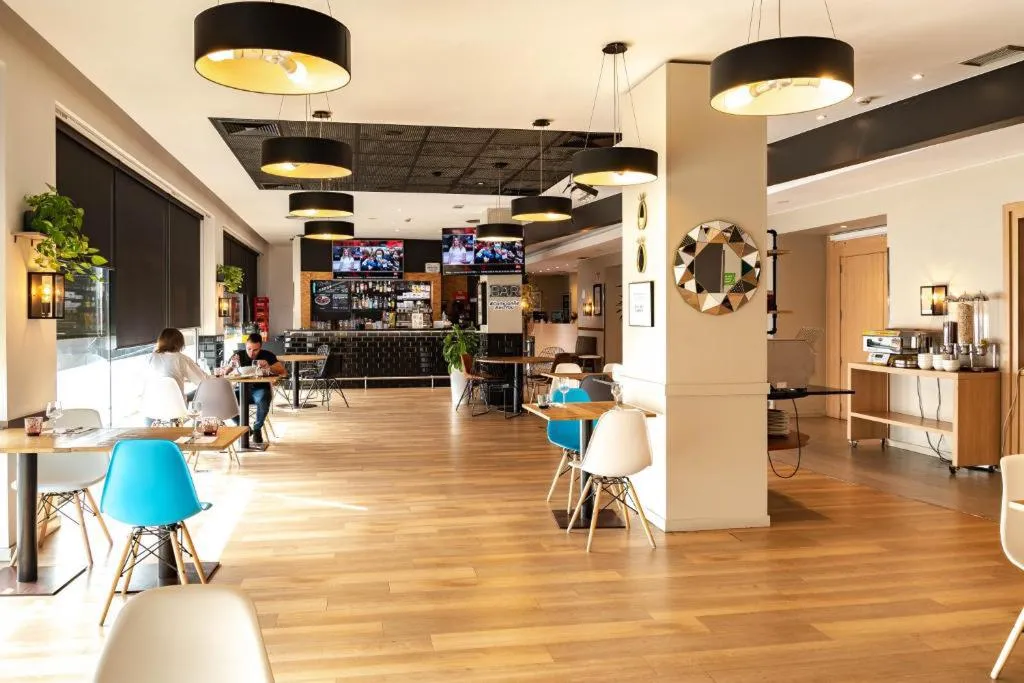 Bar, Travelodge Cornella Fira, Barcelona