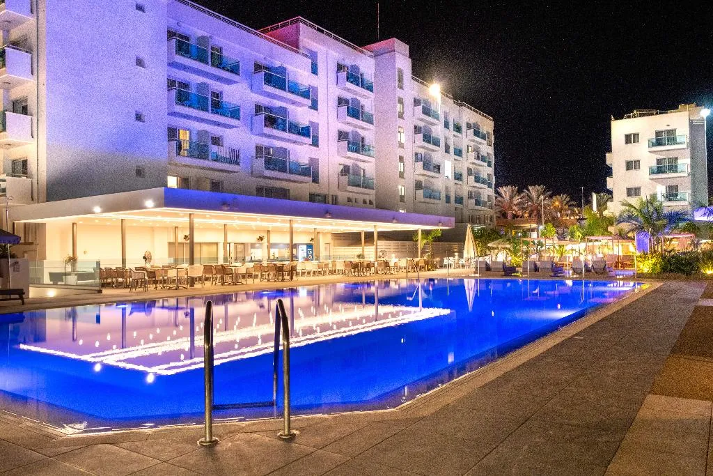 Pool, Kapetanios Bay Hotel Protaras, Cyprus