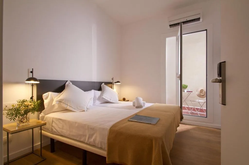 Room, Som Nit Triomf, Barcelona