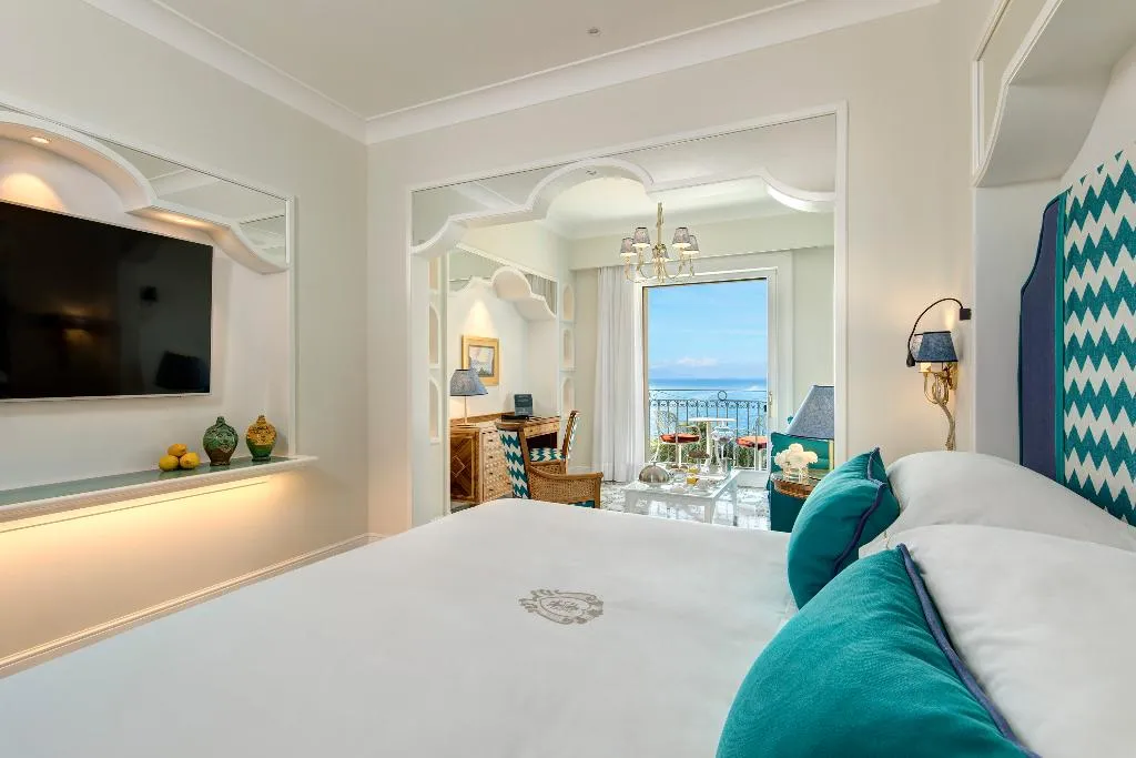 SUITE PARTIAL SEA VIEW Room, Grand Hotel Ambasciatori, Naples