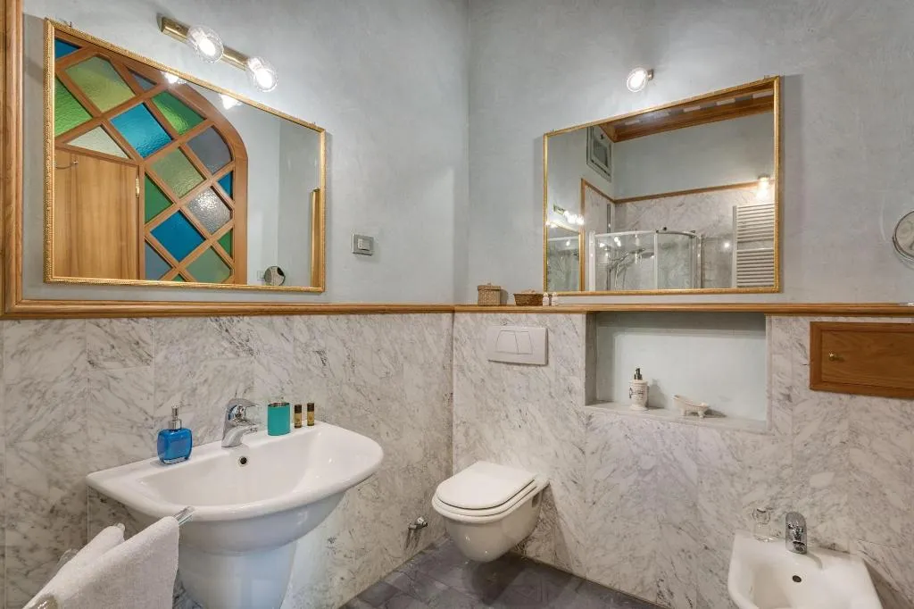 Room, Cavour 10, Florence