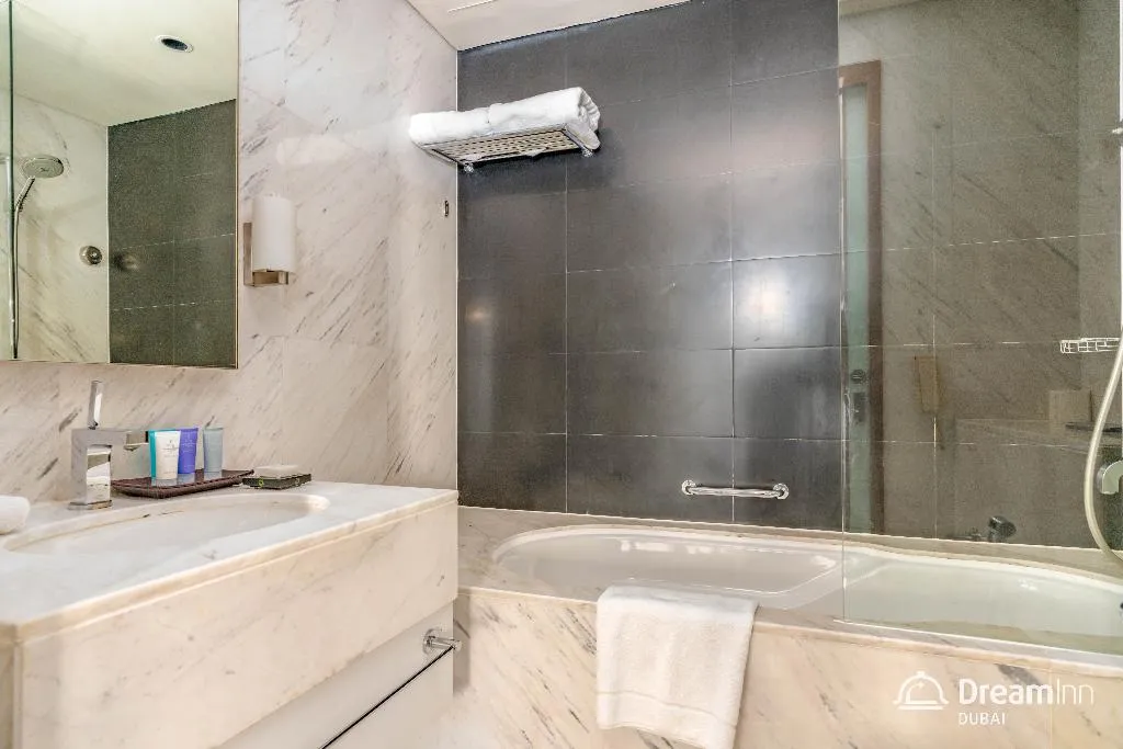 STUDIO STANDARD Room, Dream Inn Dubai - The Address Dubai Mall, Dubai