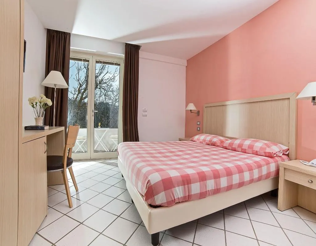 Room, Demariahouse, Naples