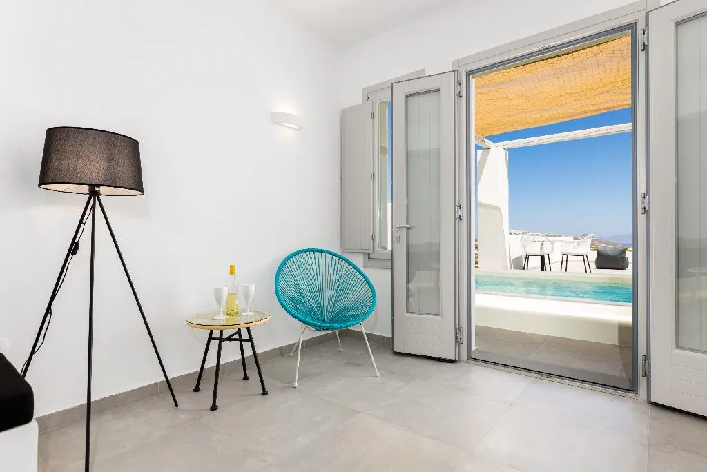 SUITE DELUXE WITH PRIVATE POOL Room, Serapias Suites, Santorini