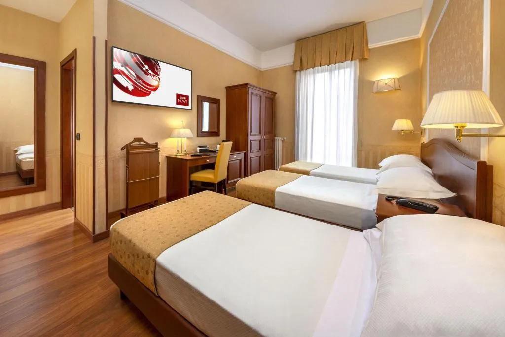 TRIPLE TWO BEDS Room, Lancaster Hotel, Milan