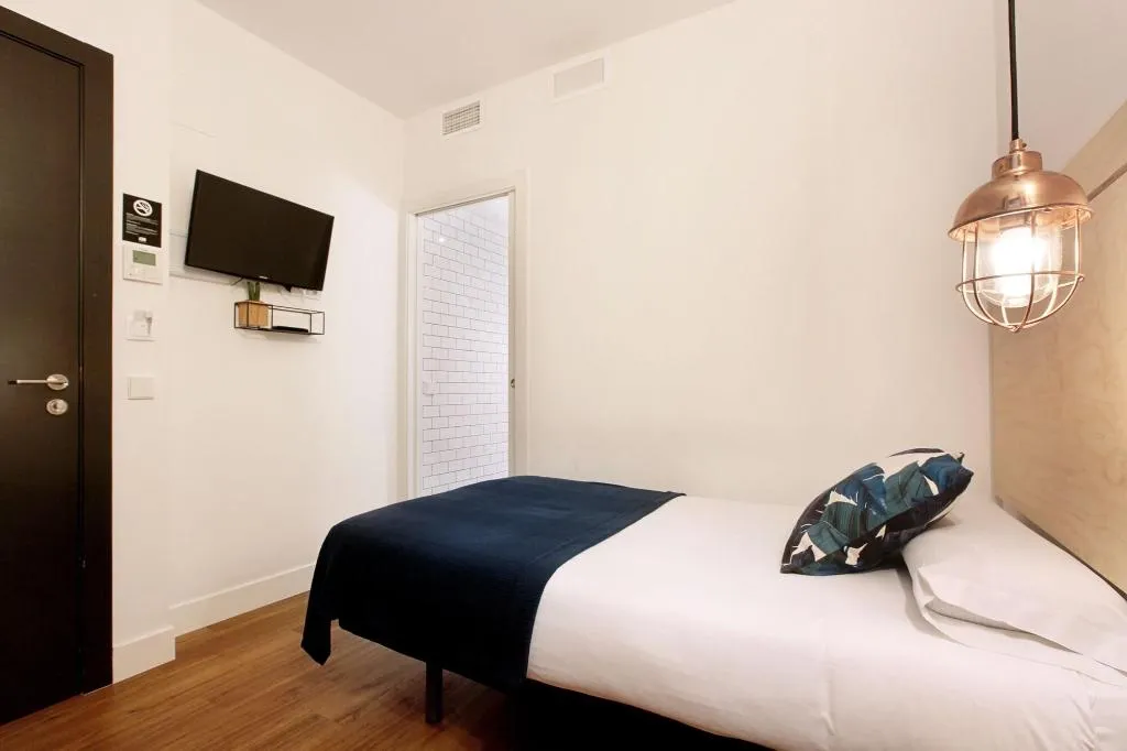 Room, Magatzem 128, Barcelona