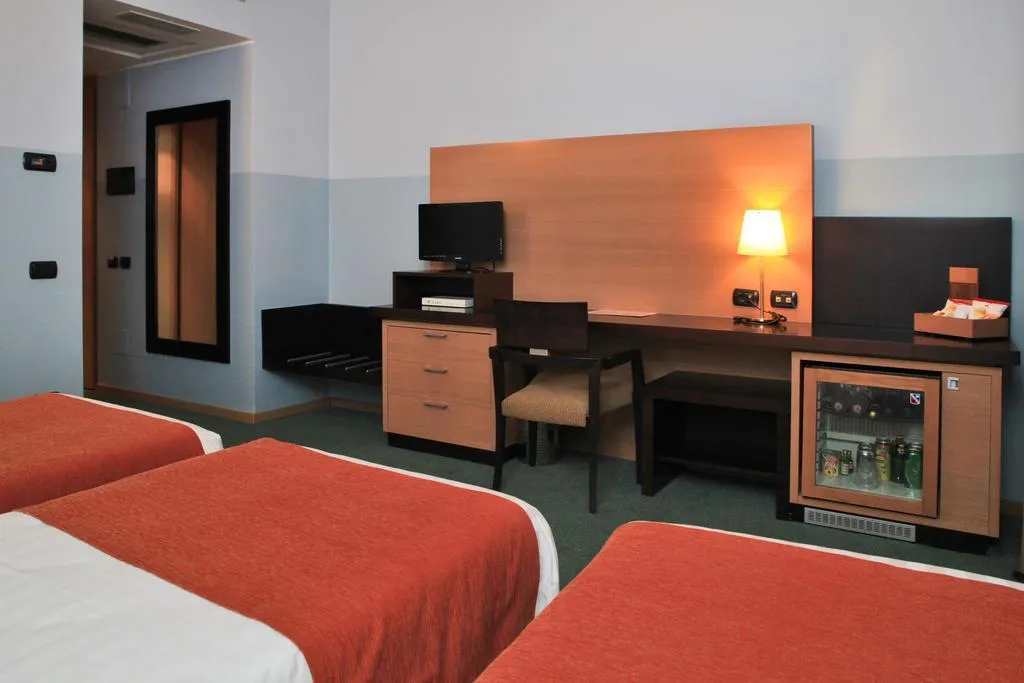 TRIPLE STANDARD Room, Studios Hotel, Milan