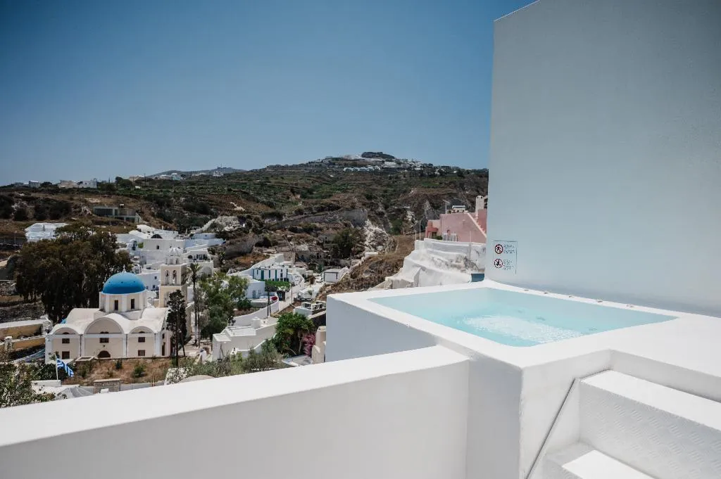 SUITE TWO BEDROOMS TWO BATHROOMS Room, Amphitrite Suites Santorini, Santorini