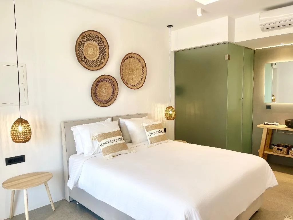 SUITE DELUXE POOL VIEW Room, Mykonos Dot Suites, Mykonos