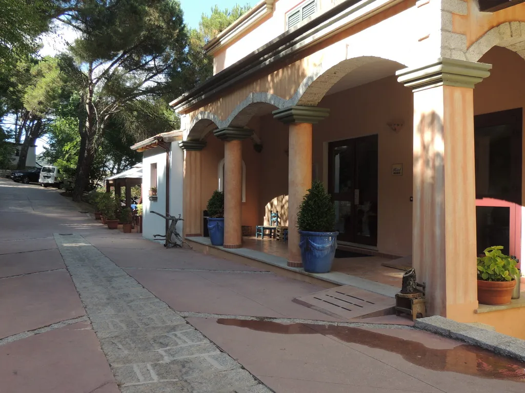 Lobby, Su Lithu, Olbia