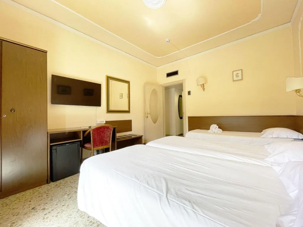 TRIPLE STANDARD Room, Hotel Central, Naples