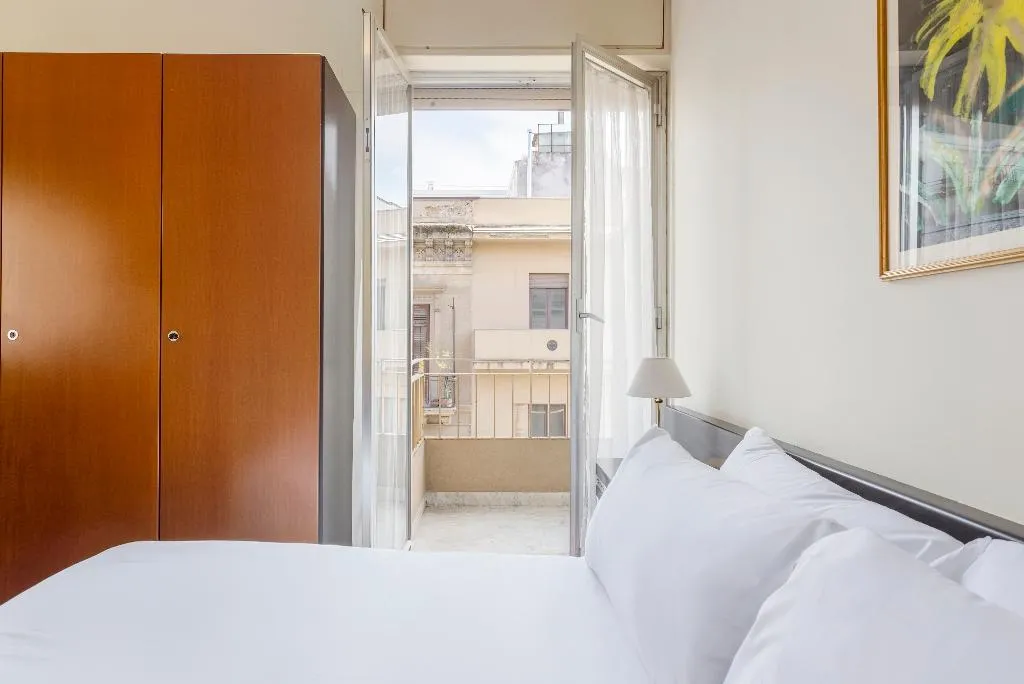 TRIPLE WITH BALCONY Room, Crisol Europa, Palermo