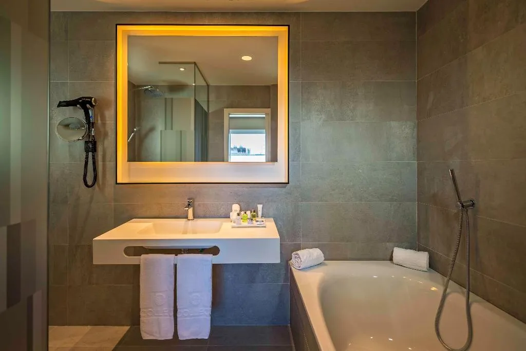 JUNIOR SUITE STANDARD Room, NH Collection Madrid Suecia, Madrid