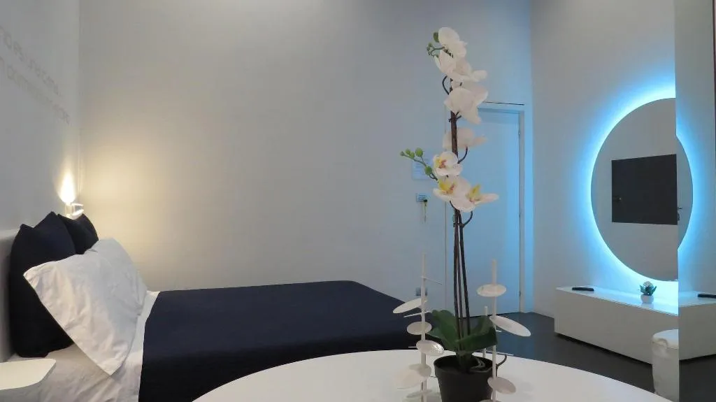 Room, Skyhouse Chiatamone, Naples