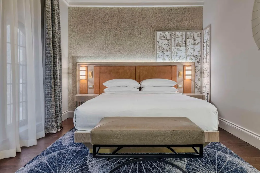 DOUBLE SUPERIOR KING BED Room, Hilton Molino Stucky Venice, Venice