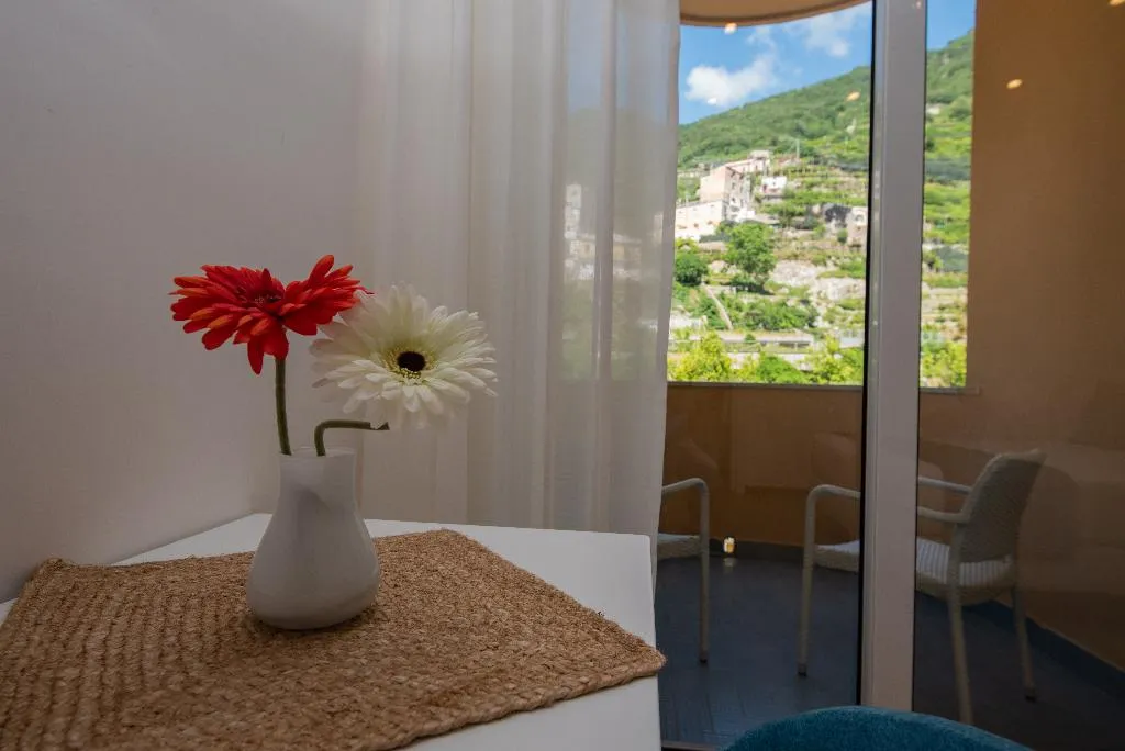 APARTMENT THREE BEDROOMS Room, Casa Vacanza San Pietro, Naples