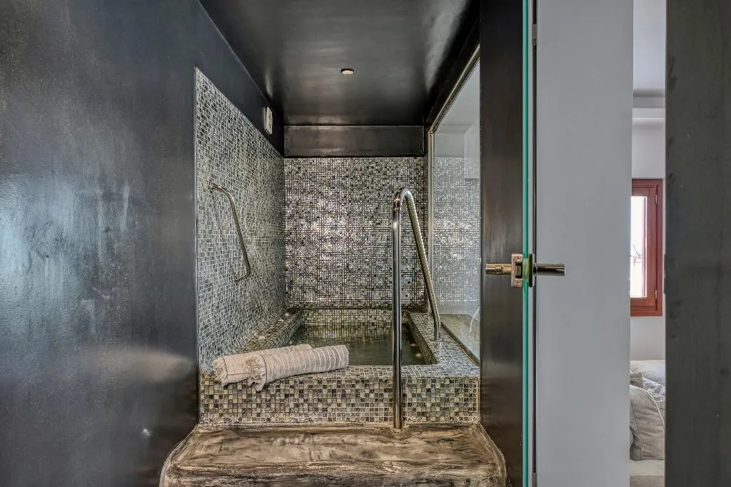 SUITE DELUXE WITH PRIVATE POOL Room, splendour hotel and suites, Santorini