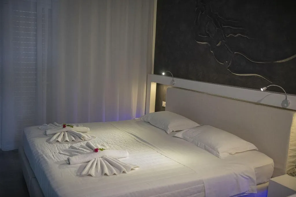 Room, Niriides Hotel, Crete