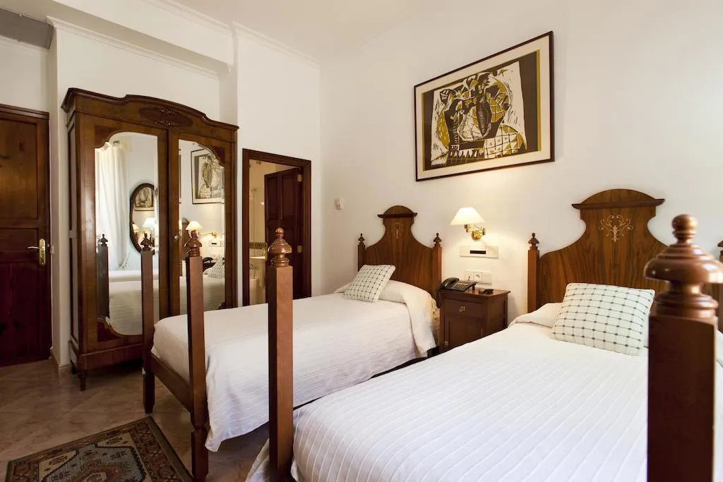 Room, Juma, Majorca