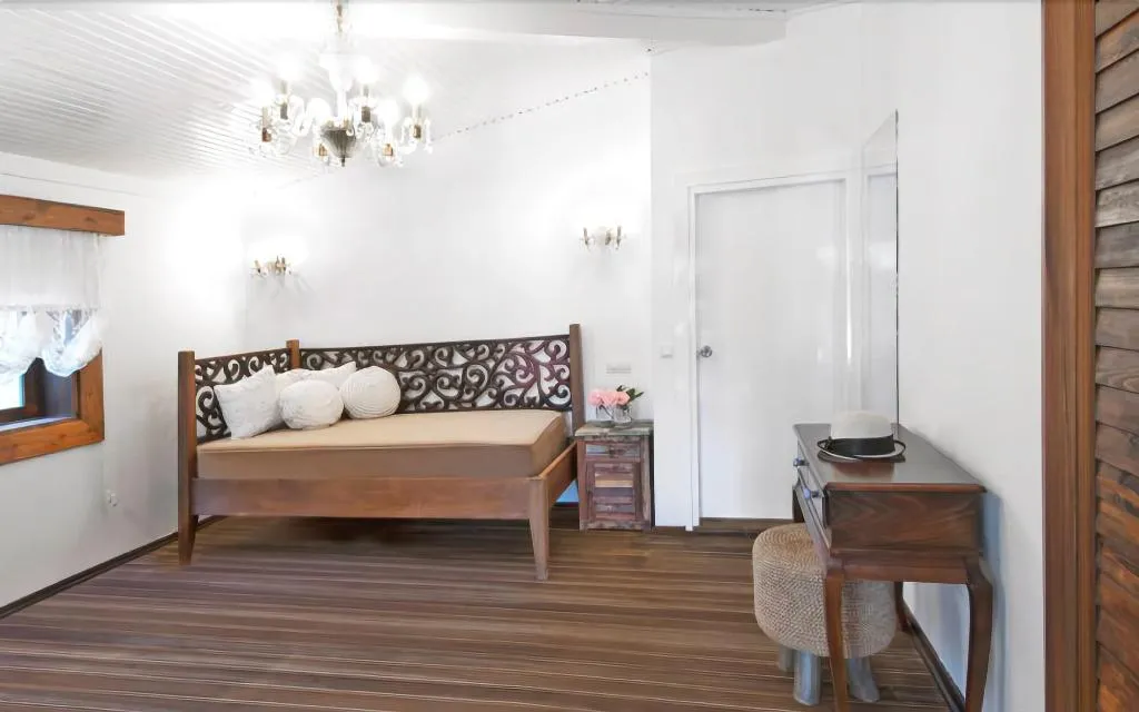 Room, Sabrina's Haus, Dalaman