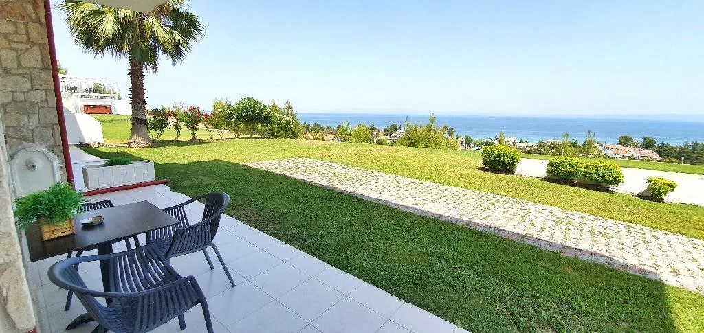 SUITE DELUXE ONE BED Room, Bungalow White Apartments and Suits, Halkidiki