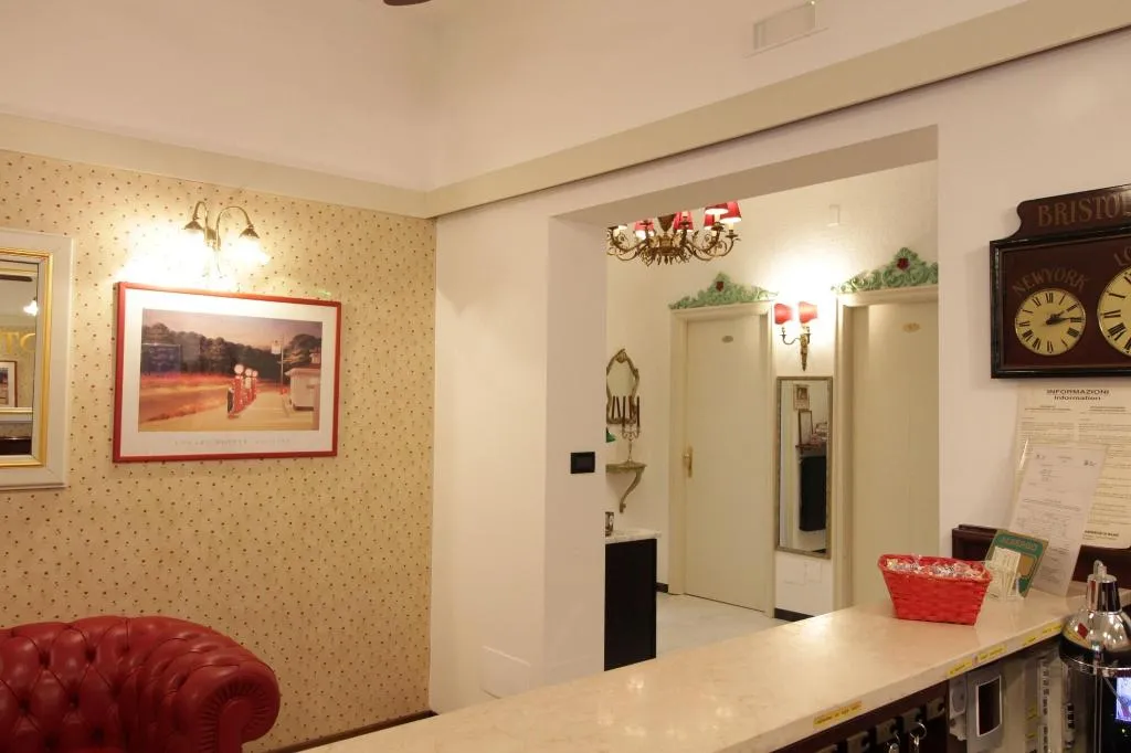 Lobby, Charly, Milan