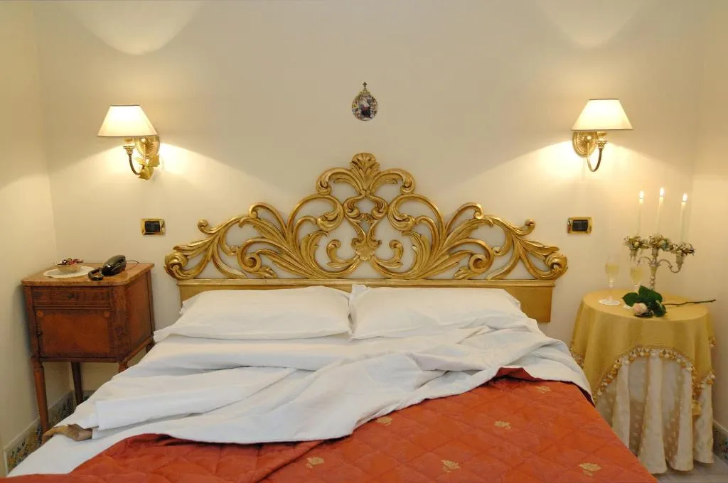 Room, Residenza Del Duca, Naples