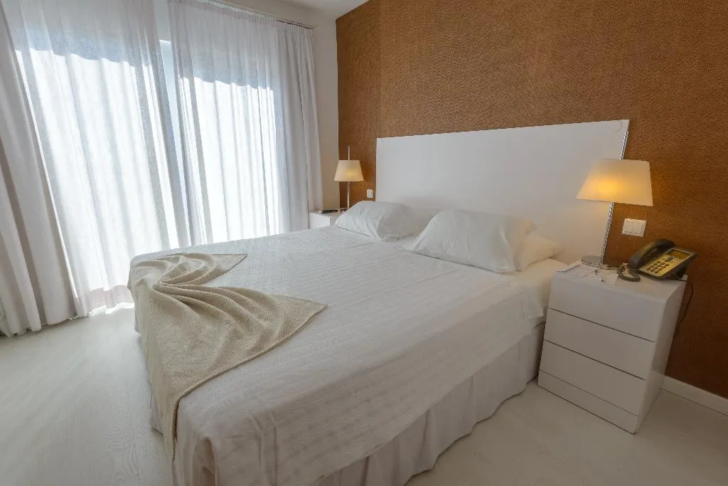 APARTMENT ONE BEDROOM Room, Amazonia Estoril Hotel, Lisbon