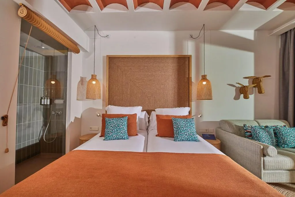 Room, Cala San Miguel Ibiza Res, Curio Colllec by Hilton, Ibiza