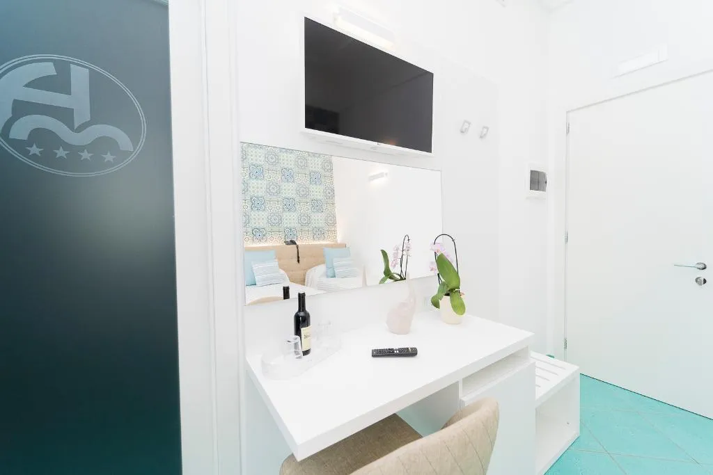 TRIPLE SUPERIOR Room, Hotel Miramare, Naples