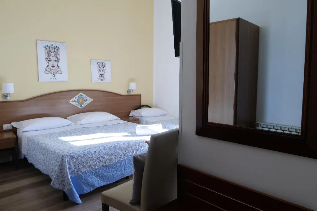 QUADRUPLE SEA VIEW Room, Hotel Elios, Taormina