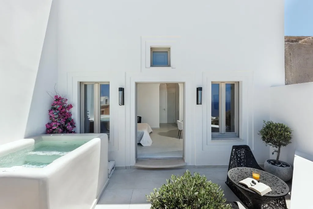 JUNIOR SUITE EXECUTIVE KING BED Room, La Madeleine Oia, Santorini