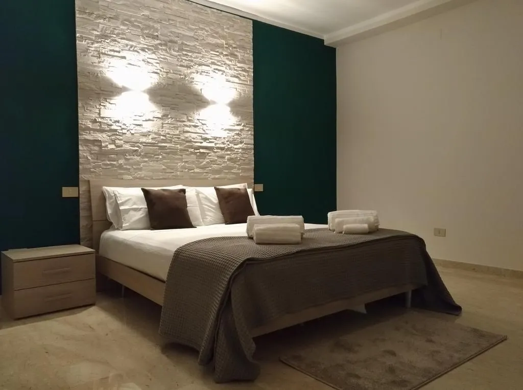 DOUBLE DELUXE WITH BALCONY Room, B&B Hycarus, Palermo