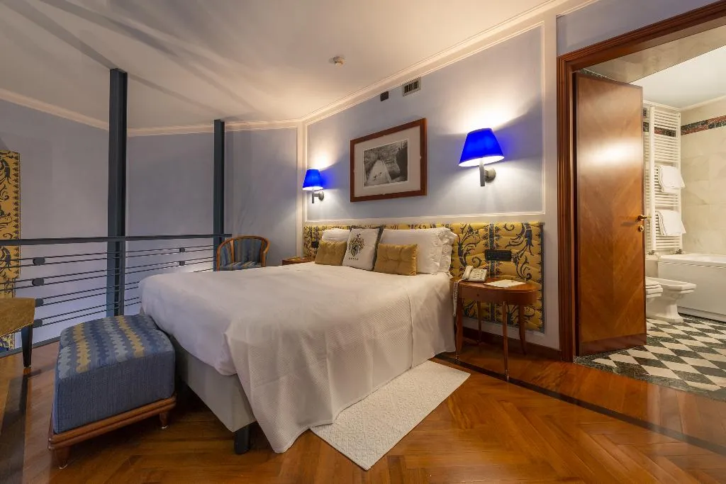 SUITE DELUXE KING BED Room, Grand Hotel Ortigia, Catania