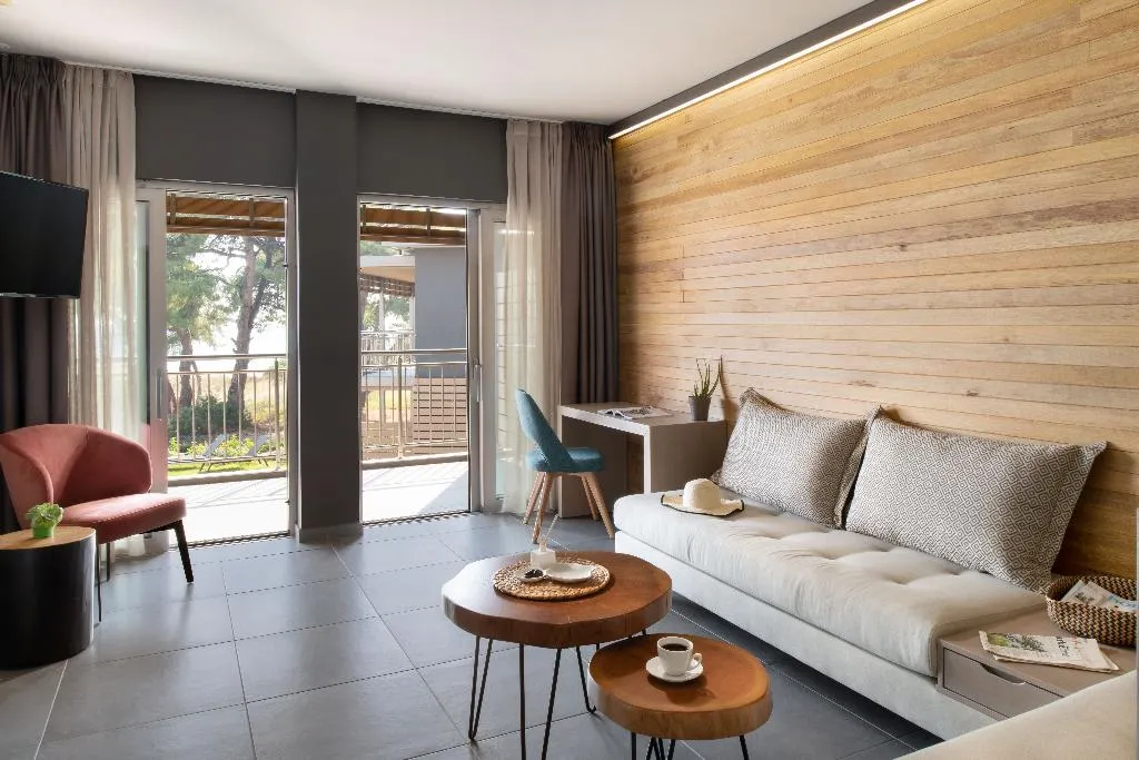 FAMILY ROOM WITH PRIVATE POOL Room, Blue Dolphin, Thessaloniki
