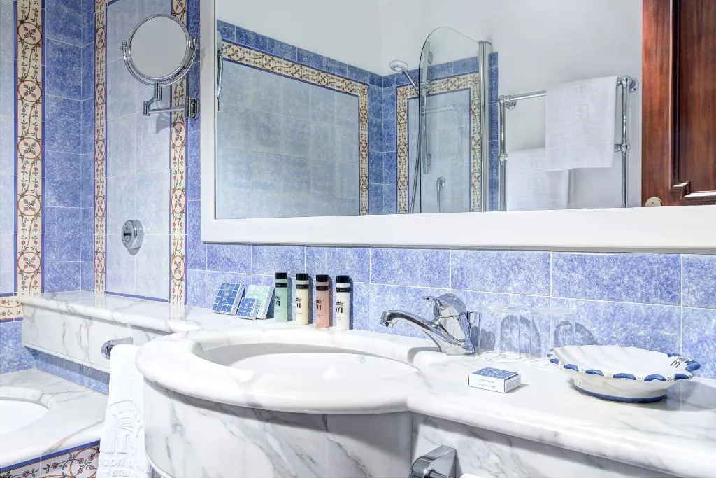 Double or Twin PREMIER SEA VIEW Room, Grand Hotel De La Ville, Naples