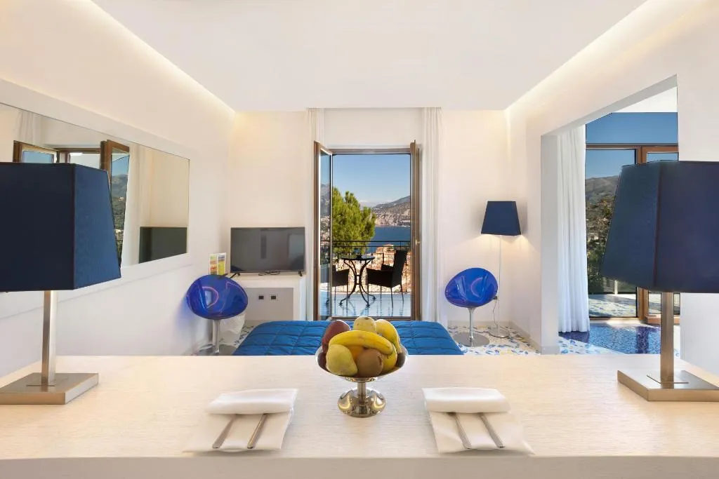 SUITE WITH JACUZZI Room, President, Naples