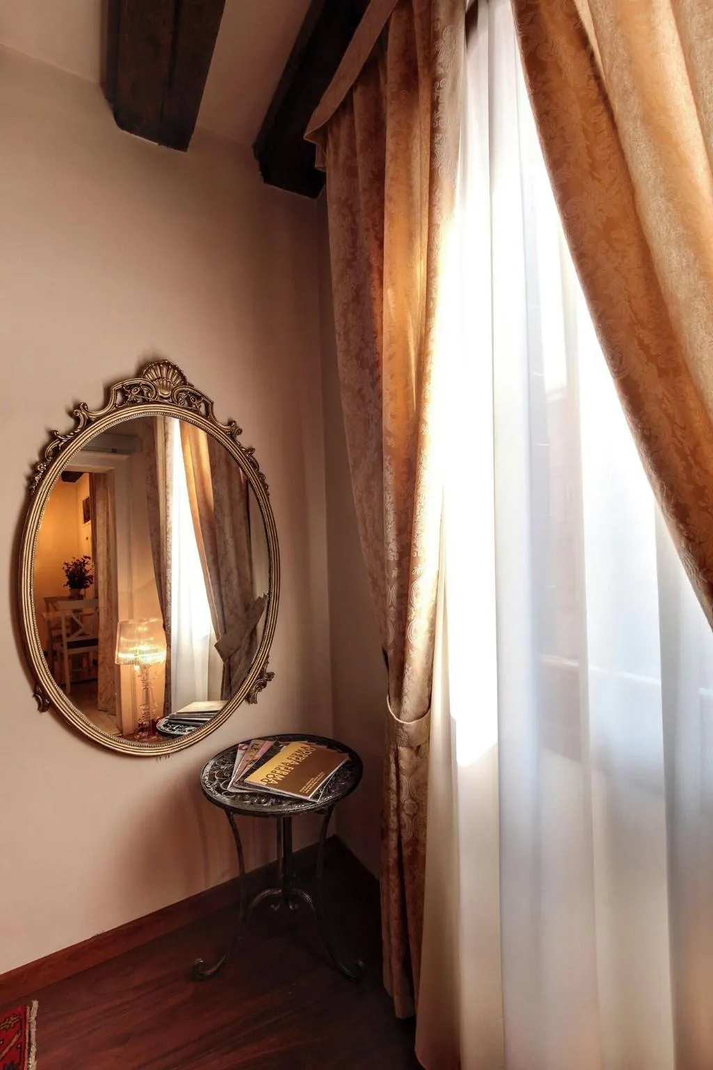 Room, Ca' Riza, Venice