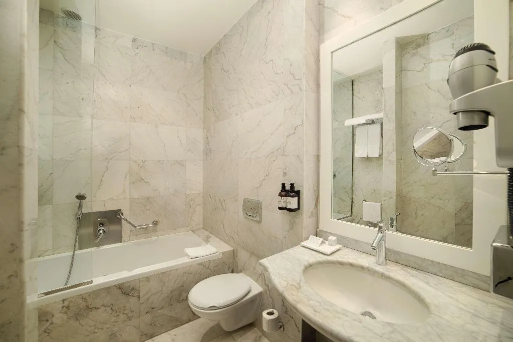 DOUBLE PREMIUM Room, NH Venezia Santa Lucia, Venice