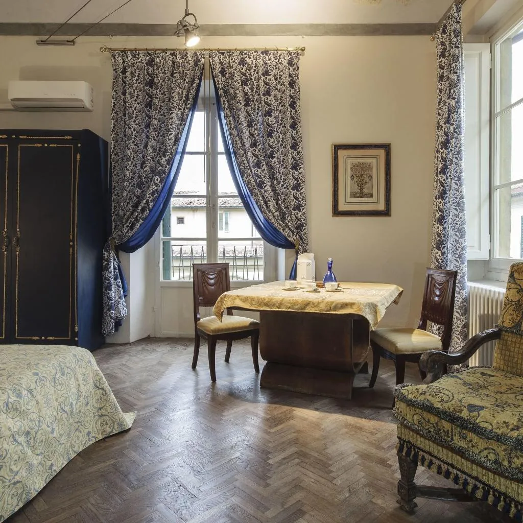 Room, Perla Js, Florence