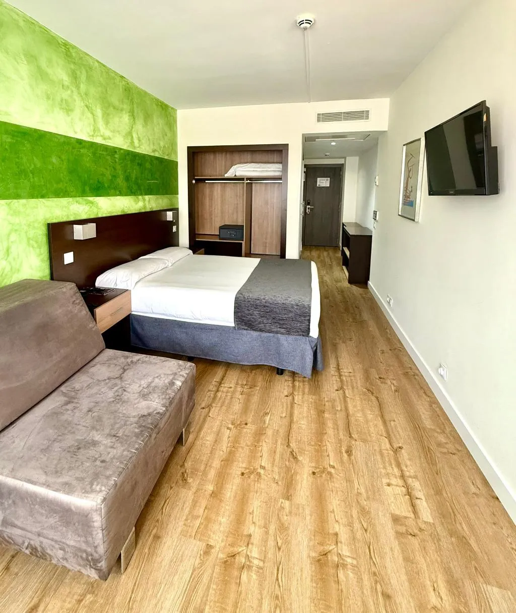 TRIPLE STANDARD Room, Apartamentos Recoletos, Madrid