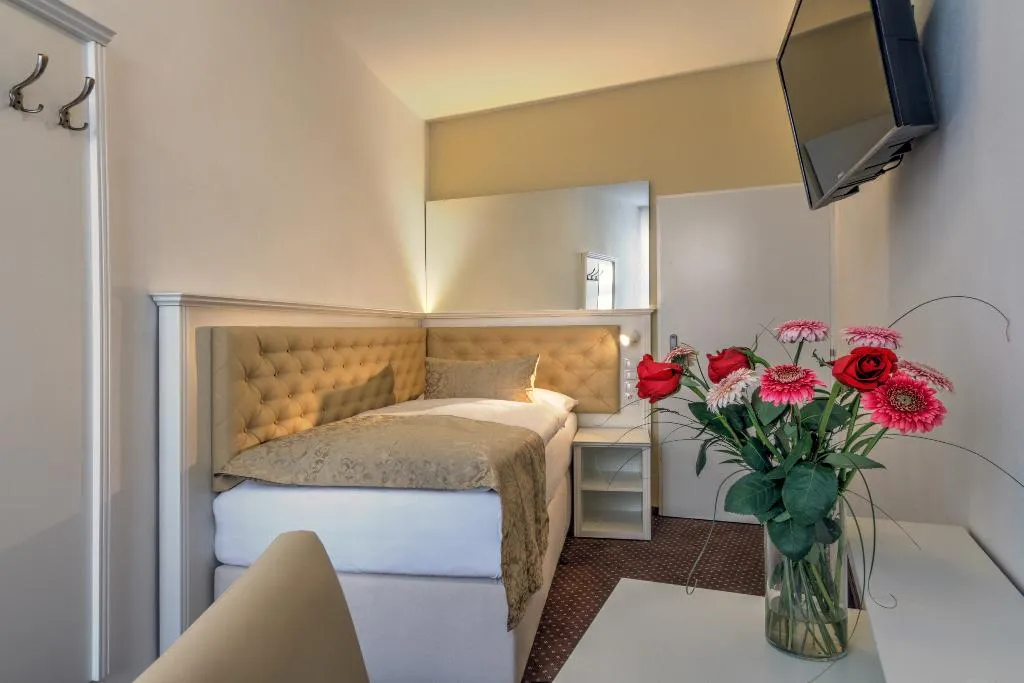 SINGLE STANDARD Room, Taurus, Prague