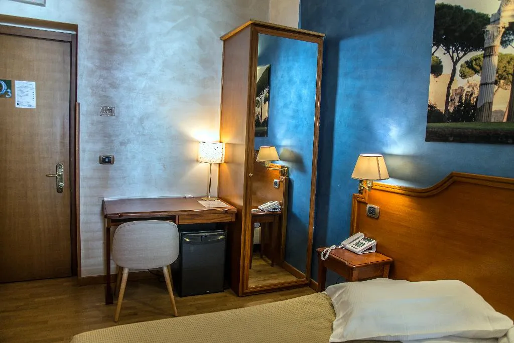 TRIPLE STANDARD Room, Kent, Rome