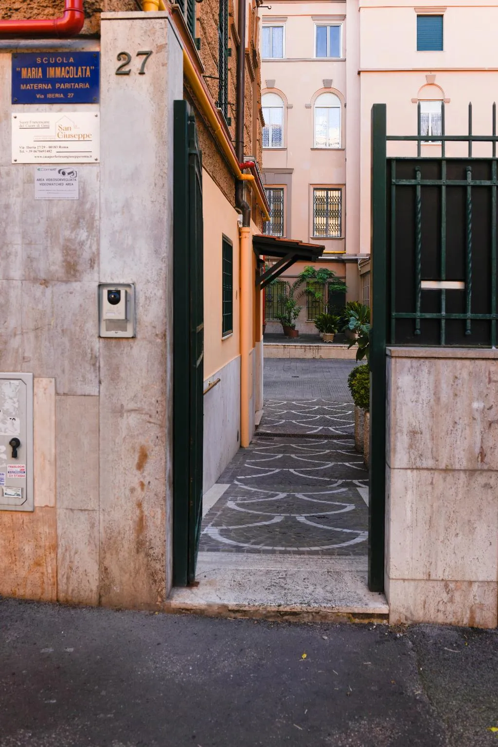 Lobby, Casa San Giuseppe (Roma San Giovanni), Naples