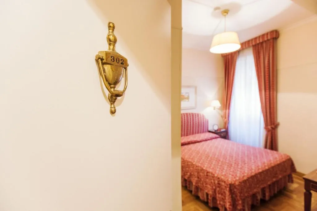 Room, Hotel Due Torri, Rome