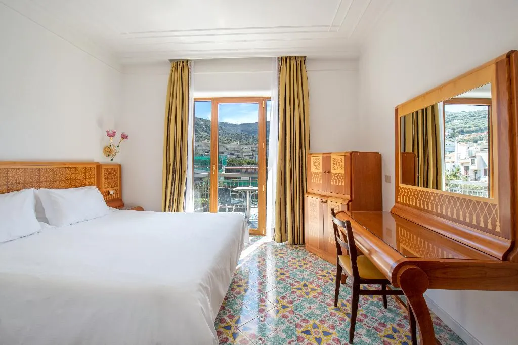 Double or Twin CLASSIC WITH BALCONY Room, Grand Hotel Flora, Naples