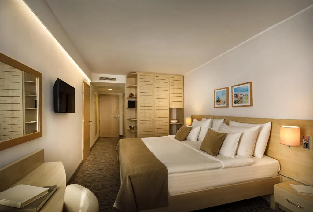 DOUBLE SUPERIOR SIDE SEA VIEW Room, Valamar Parentino Hotel, Istria